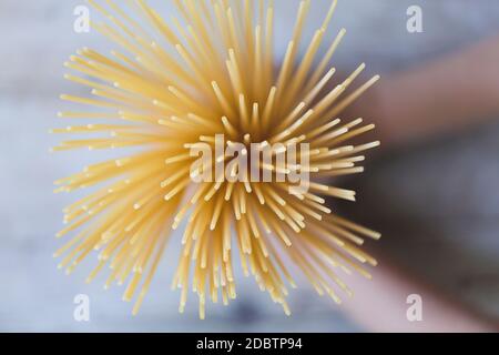 Makro von vielen Spaghetti Nudeln und Eiernudeln Stockfoto