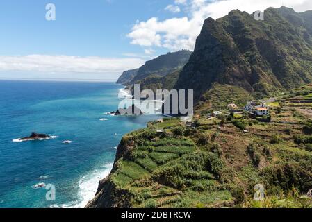 Aussichtspunkt über der Nordküste von Madeira, Portugal Stockfoto