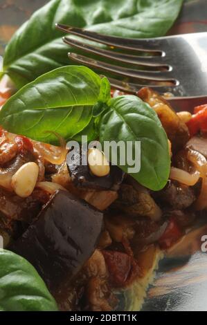 Nahaufnahme der sizilianischen Caponata .Italienische Küche Stockfoto