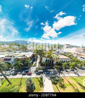 Blauer Himmel über Santa Barbara, Kalifornien Stockfoto