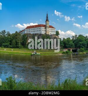 Decin. Tschechische Republik. Blick auf Schloss Tetschen und Elbe. Stockfoto