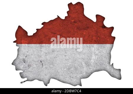 Karte und Flagge von Wien auf verwittertem Beton Stockfoto