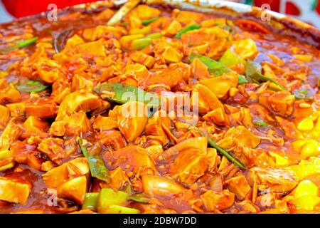 Nahaufnahme eines typischen chinesischen Teller auf einem Markt verkauft. Stockfoto