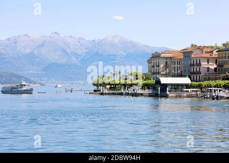 BELLAGIO, ITALIEN - 23. JUNI 2020: Blick auf die Küstenstadt Bellagio am Comer See beliebtes europäisches Reiseziel Stockfoto