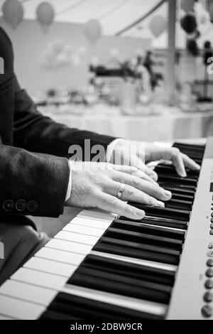 Klavierspieler Finger Tasten Pianist Künstler Keyboard Musik Lehrer Stockfoto