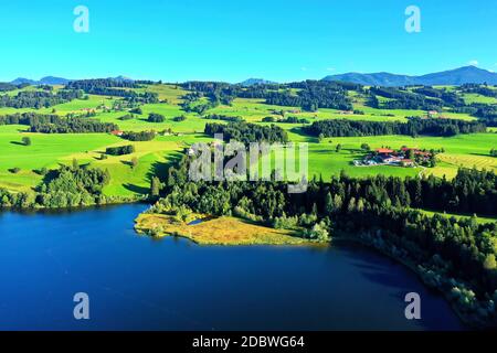 Der Rottachsee bei Sulzberg ist ein Stausee Stockfoto