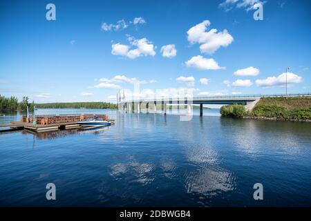 Kärkinen-Kabelbrücke bei Jyväskylä, Finnland Stockfoto