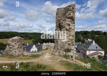 Blick von der Burgruine auf den historischen Ortskern Kronenburg, Dahlem, Nordrhein-Westfalen, Deutschland Stockfoto