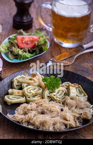 bayerische maultaschen Pasta in einer Pfanne Stockfoto