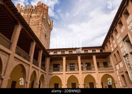 Medina DEL CAMPO, SPANIEN - 24. April 2019: Castillo de la Mota Interior, das Schloss von Medina del Campo, in Valladolid, Leon. Spanien Stockfoto