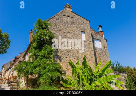 Domme, Frankreich. Die alten Häuser der mittelalterlichen Stadt Sarlat-la-Canéda in der Dordogne, Frankreich Stockfoto