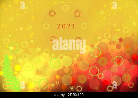 Frohes neues Jahr 2021 Karte. Abstrakte festliche elegante goldrote glitzernde Grußkarte mit Bokeh-Kreisen, leuchtenden weihnachtssternen, einem Tannenzweig und teh Stockfoto