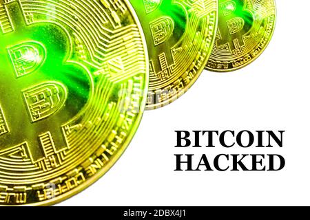 BITCOIN GEHACKTEN Text auf weißem Hintergrund. Kryptowährungs-Diebstahlkonzept Stockfoto