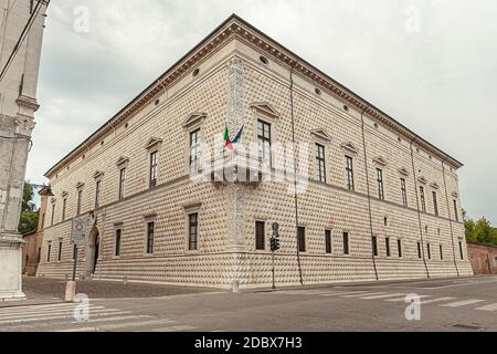 Detail des Palazzo dei Diamanti, einem berühmten historischen Gebäude in Ferrara in Italien Stockfoto