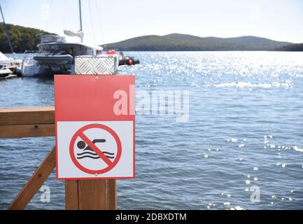 Kein Schwimmschild auf dem Meeresgrund Stockfoto