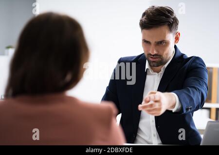 Wütend Arbeitgeber Mobbing Unglücklich Gestresst Professional Employee Stockfoto