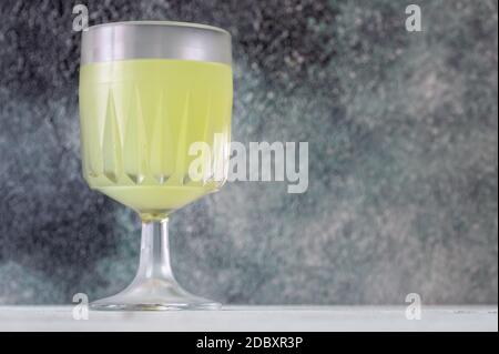 Cocktail auf Gin-Basis von Last Word in gekühltem Glas Stockfoto