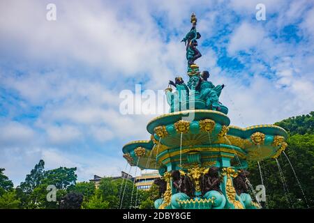 Edinburgh Schottland 7. august 2020 Ross Fountain mit Edinburgh Castle In den West Princes Street Gardens Stockfoto