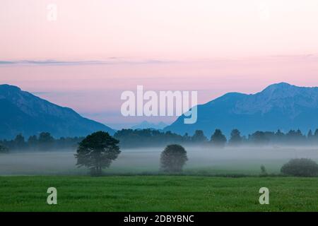 Geographie / Reisen, Deutschland, Bayern, Benediktbeuern, Blick auf Benediktbeuern Richtung Jochberg (Peak), Additional-Rights-Clearance-Info-Not-available Stockfoto
