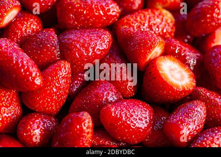 Hintergrund aus erntefrischen Erdbeeren Stockfoto