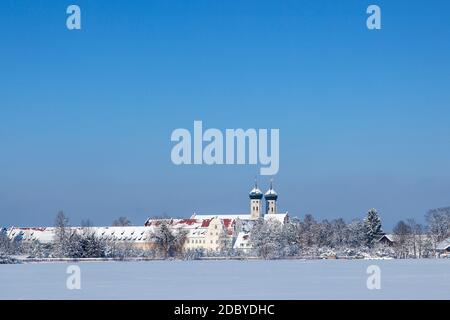 Geographie / Reisen, Deutschland, Bayern, Benediktbeuern, Kloster Benediktbeuern im Winter, Tölzer , Additional-Rights-Clearance-Info-not-available Stockfoto