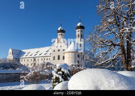 Geographie / Reisen, Deutschland, Bayern, Benediktbeuern, Kloster Benediktbeuern im Winter, Tölzer , Additional-Rights-Clearance-Info-not-available Stockfoto