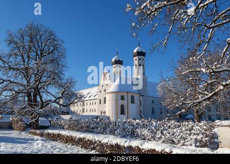 Geographie / Reisen, Deutschland, Bayern, Benediktbeuern, Kloster Benediktbeuern im Winter, Tölzer , Additional-Rights-Clearance-Info-not-available Stockfoto