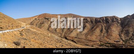 Panoramablick auf die Berglandschaft vom Mirador (Aussichtspunkt) Las Penitas. Fuerteventura: Kanarische Inseln. Spanien. Stockfoto