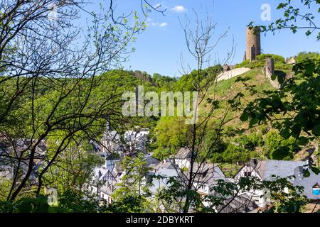 Blick auf das Dorf Monreal in der Eifel, Rheinland-Pfalz Stockfoto