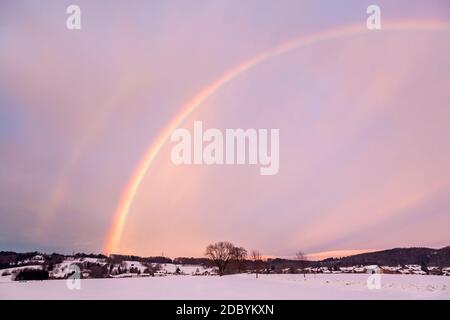 Geographie / Reisen, Deutschland, Bayern, Grossweil, Regenbogen bei Grossweil, Oberbayern, Additional-Rights-Clearance-Info-not-available Stockfoto