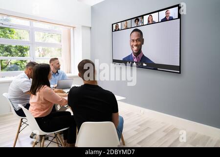 Videokonferenz, Geschäftsbesprechung, Anruf Im Büro Stockfoto