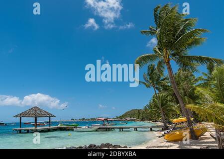 Bootssteg, Marara Beach nahe Sofitel Hotel, Bora Bora, Französisch-Polynesien, Ozeanien Stockfoto