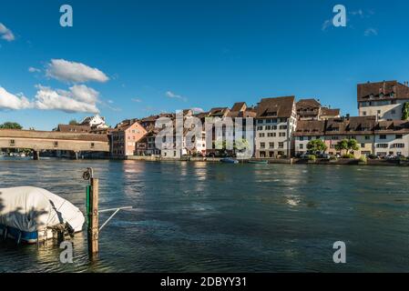 Altstadt von Diessenhofen mit überdachter Holzbrücke über den Rhein, Kanton Thurgau, Schweiz Stockfoto