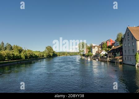 Der Rhein zwischen Diessenhofen, Schweiz und Gailingen, Deutschland Stockfoto