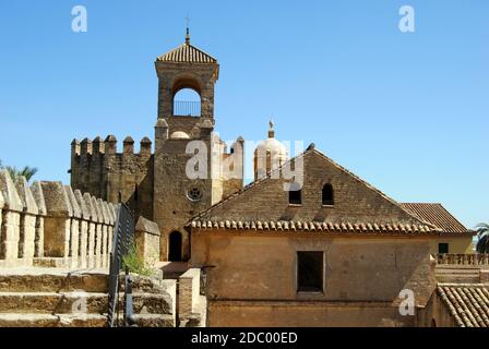 Burgmauern am Palast Festung der christlichen Könige (Alcazar de los Reyes Cristianos), Cordoba, Cordoba Provinz, Andalusien, Spanien, Europa. Stockfoto