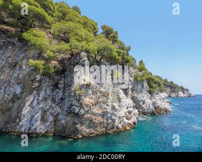 Amarantos Felsen auf der Insel Skopelos bei den Sporaden in Griechenland Stockfoto