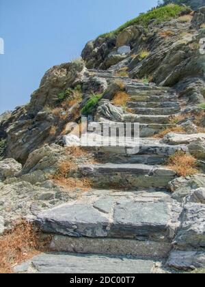 Treppen um Agios Ioannis Sto Kastri auf der Insel Skopelos bei den Sporaden in Griechenland Stockfoto