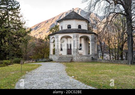 Heilige Berg Kalvarienberg von Domodossola, ist ein römisch-katholisches Heiligtum auf dem Mattarella Hügel, Piemont, Italien Stockfoto