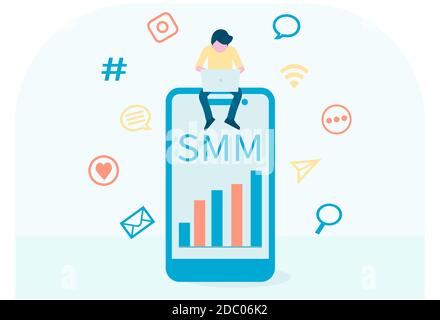 Social Media Marketing, Management, SMM, digitale Promotion und Blogging Vektor-Konzept in flachem Design. Mann, der soziale Netzwerke auf dem Laptop fördert. Stock Vektor