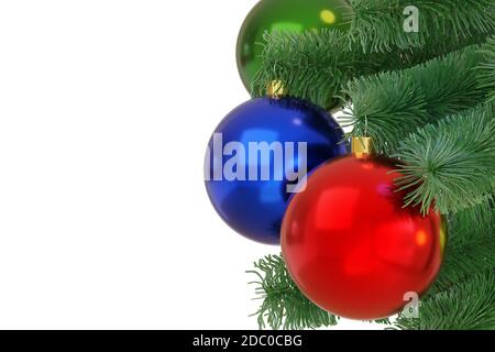 Nahaufnahme von drei roten, grünen und blauen weihnachtskugeln auf weihnachtsbaum isoliert auf weißem Hintergrund. 3d-Illustration. Stockfoto