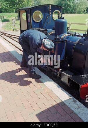 Miniatur-Dampfeisenbahn im Markeaton Park, Derby, East Midlands, England, Großbritannien Stockfoto