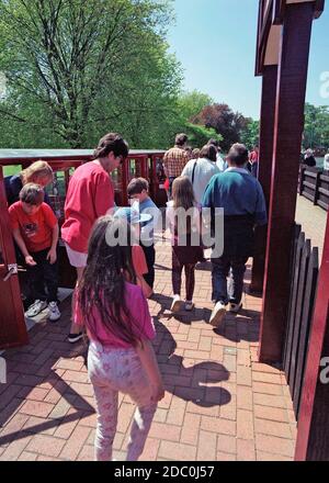 Miniatur-Dampfeisenbahn im Markeaton Park, Derby, East Midlands, England, Großbritannien Stockfoto