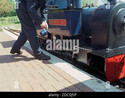 Miniatur-Dampfeisenbahn im Markeaton Park, Derby, East Midlands, England, Großbritannien Stockfoto