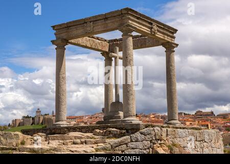 Avila de los Caballeros. Die vier Post, Los Cuatro Postes. Christian Denkmal in der Stadt Ávila, Kastilien und Leon, Spanien Stockfoto