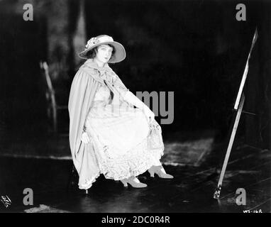 LILLIAN GISH IN DER WEISSEN SCHWESTER 1923 REGISSEUR HENRY KING Roman Francis Marion Crawford Portrait von JAMES ABBE Inspiration Pictures / Metro Pictures Corporation Stockfoto