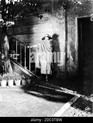 LILLIAN GISH IN DER WEISSEN SCHWESTER 1923 REGISSEUR HENRY KING Roman Francis Marion Crawford Portrait von JAMES ABBE Inspiration Pictures / Metro Pictures Corporation Stockfoto