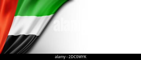 Flagge der Vereinigten Arabischen Emirate isoliert auf weiß. Horizontales Panorama-Banner. Stockfoto