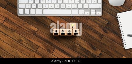 Würfel zeigen eine Brainstorming-Session auf Holzhintergrund Stockfoto