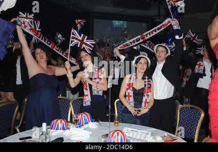 Leute, die Spaß beim Charity Gala Dinner Britain 2011 haben Stockfoto