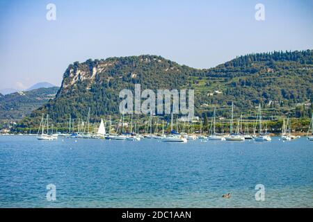 Blick auf den Gardasee in Italien von Bardolino Stockfoto